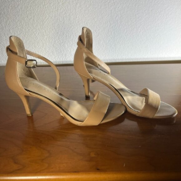 Kelly & Katie Shoes - Kelly & Katie beige strappy kitten heels size 6